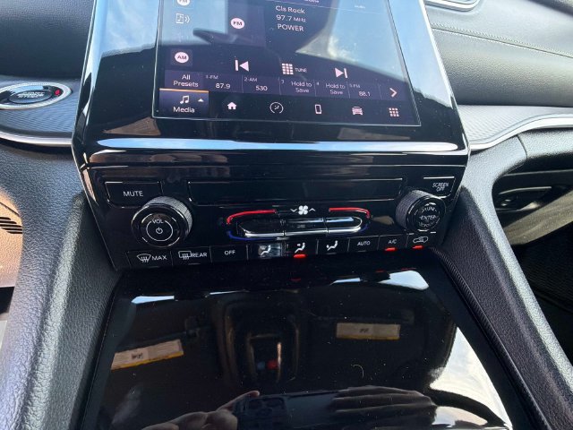 Used 2025 Jeep Grand Cherokee L Laredo AWD/4WD image 24
