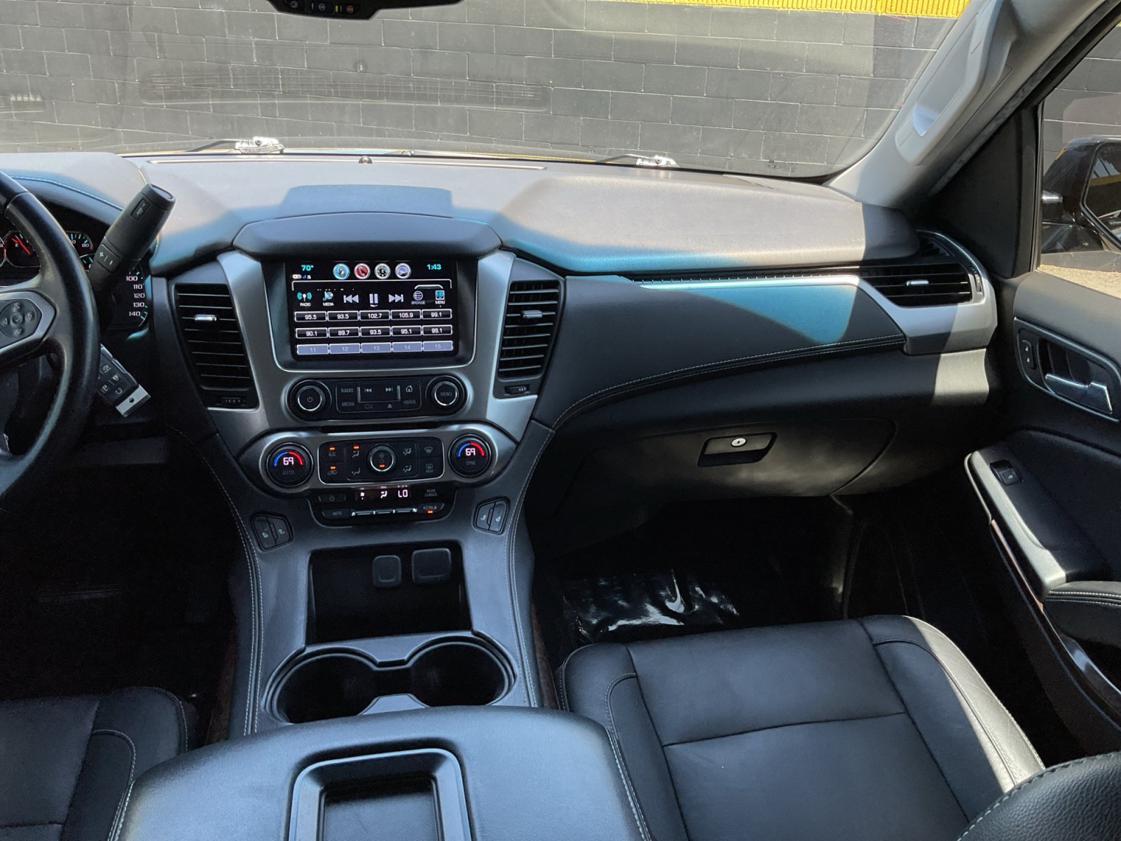 Used 2020 Chevrolet Suburban LT RWD image 16