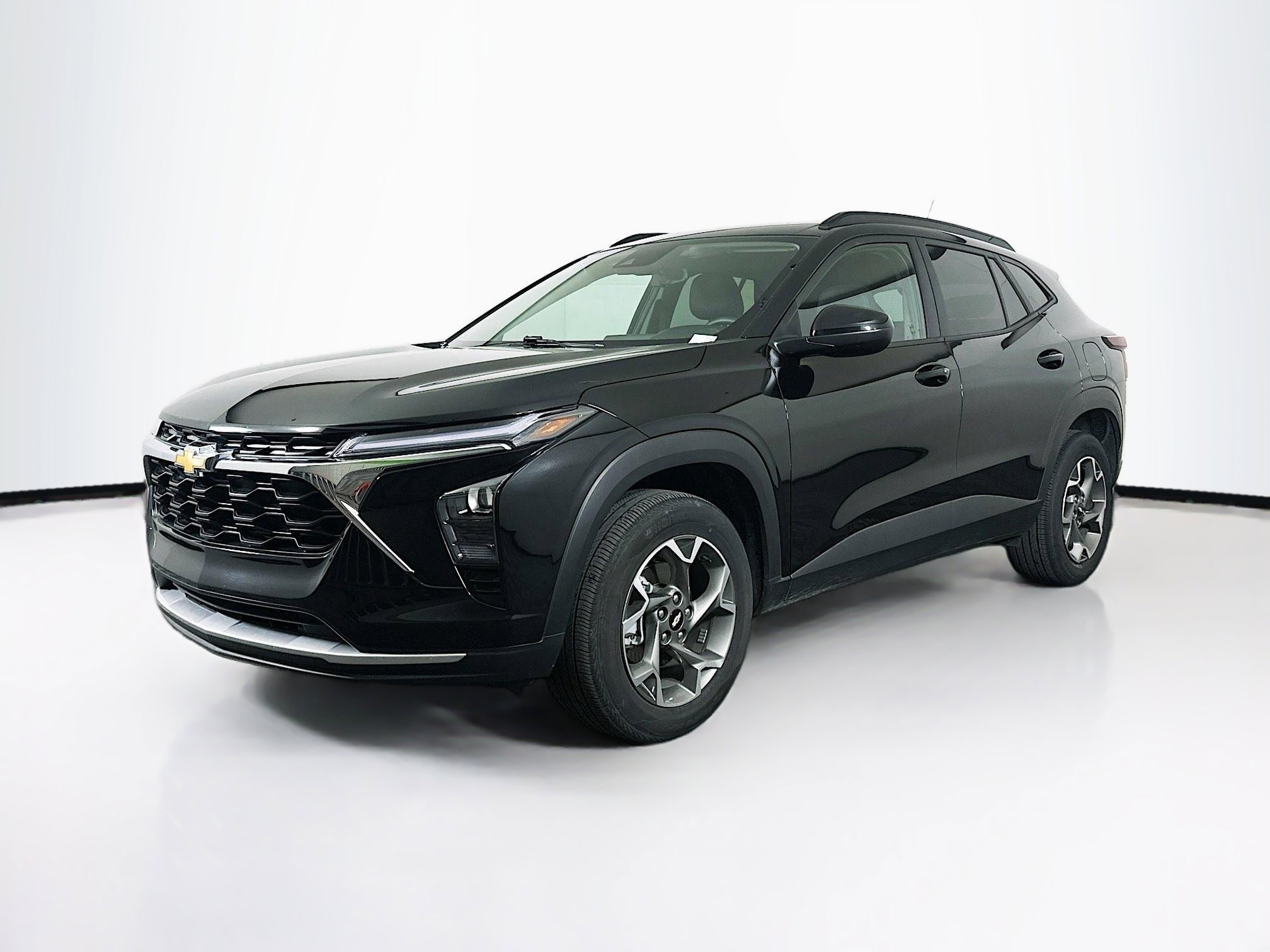 Used 2025 Chevrolet Trax LT w/ LT Convenience Package image 3