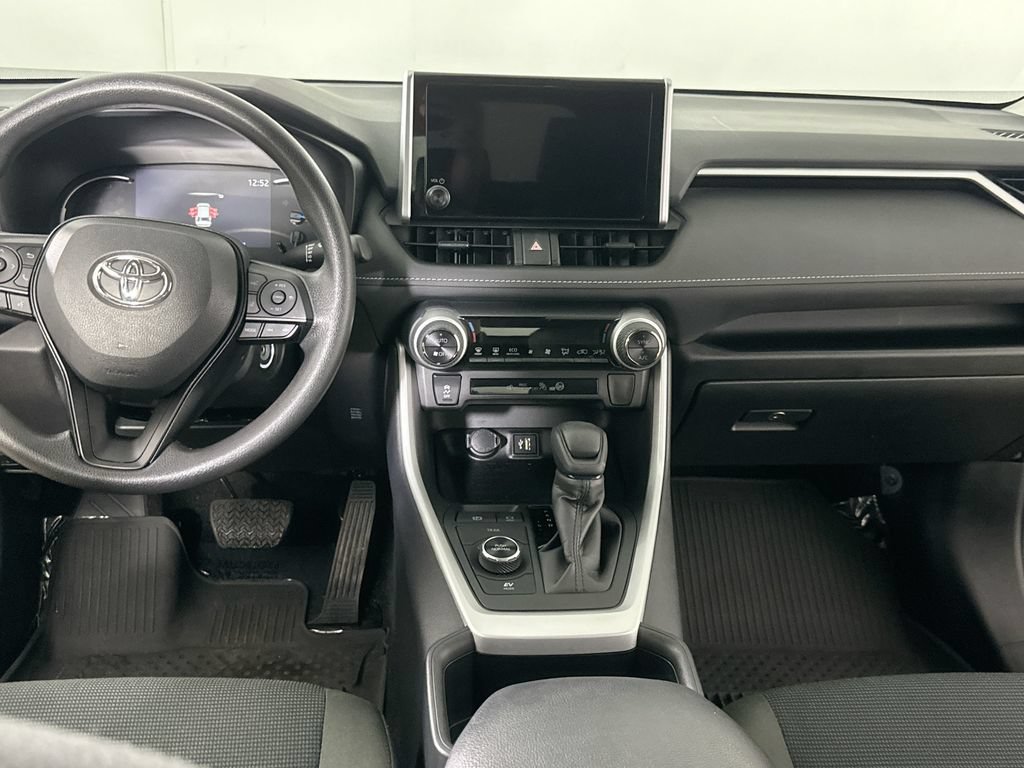 Used 2025 Toyota RAV4 LE AWD/4WD image 20