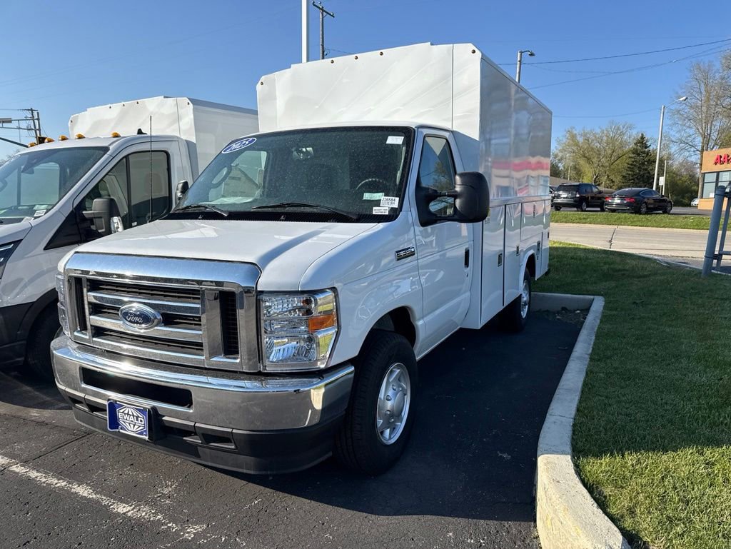 New 2025 Ford E-350 and Econoline 350 Super Duty w/ Power Equipment Group RWD image 4