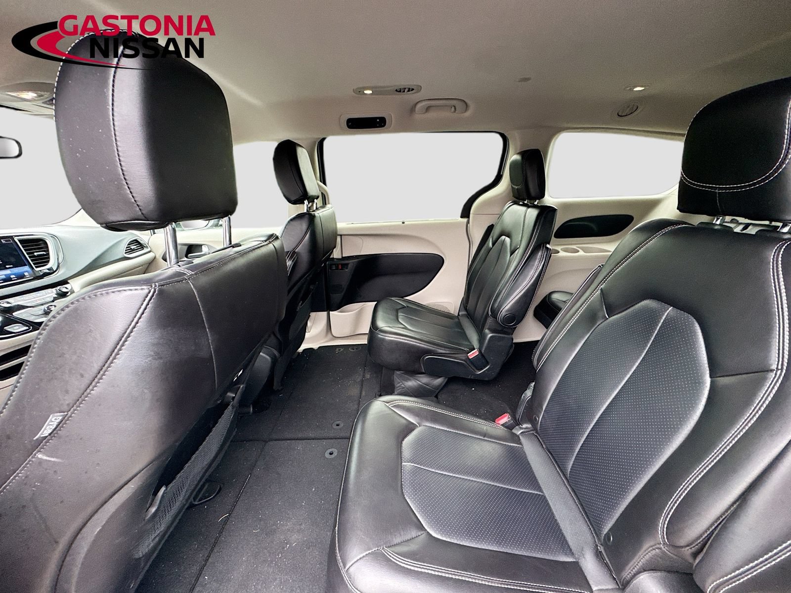 Used 2023 Chrysler Pacifica Touring-L FWD image 32