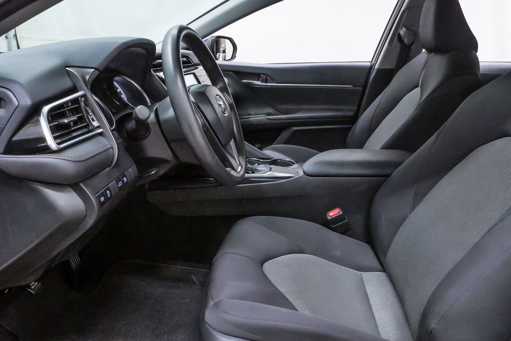 Used 2018 Toyota Camry LE image 9
