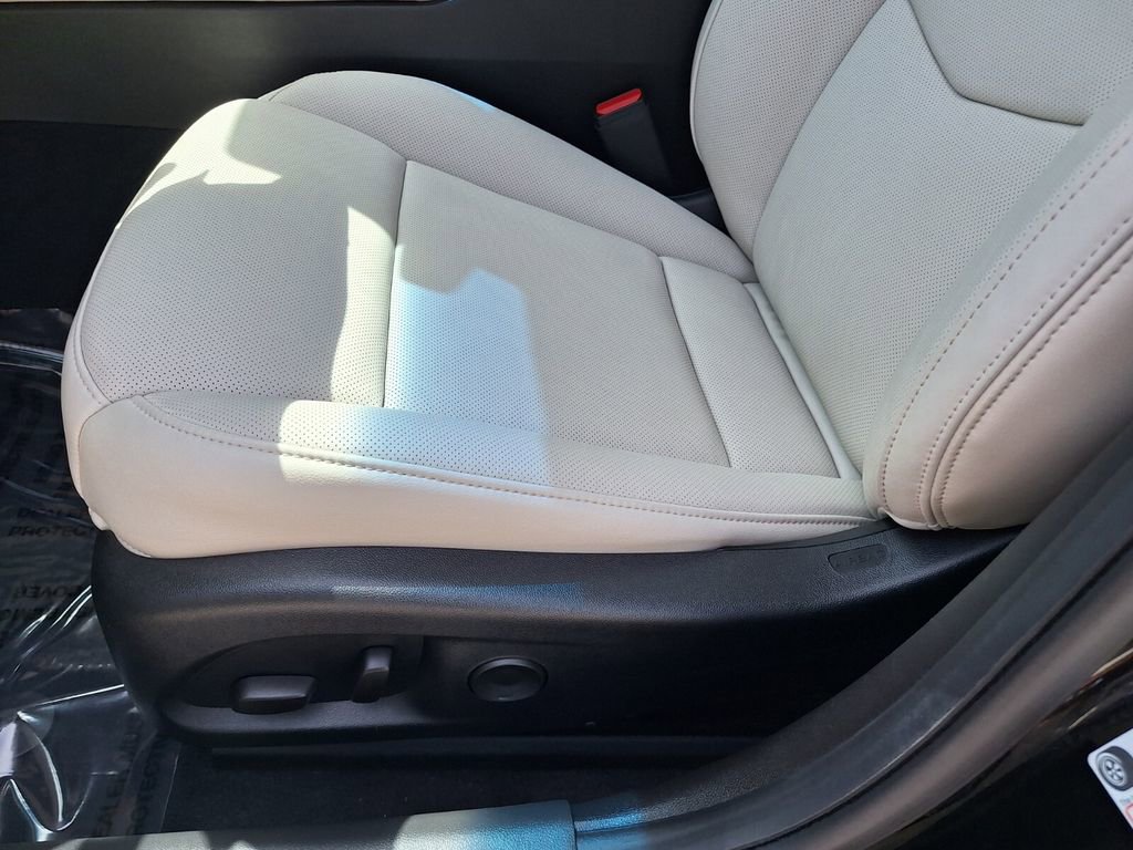 Used 2025 Cadillac CT4 Premium Luxury RWD image 32