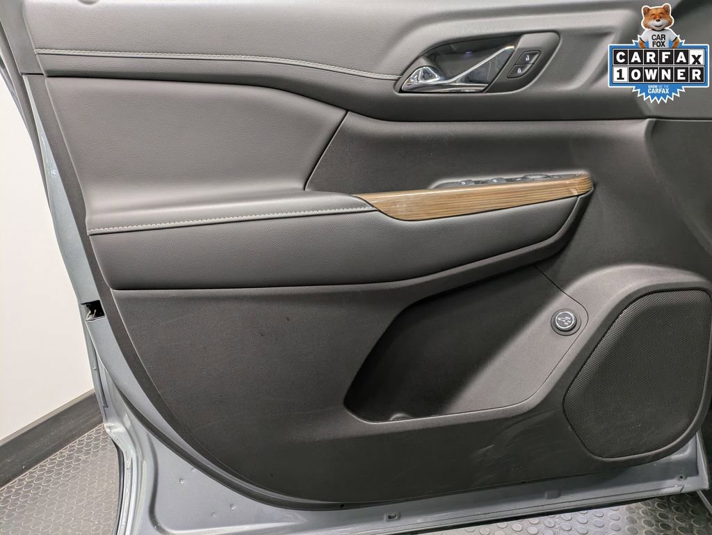 Used 2023 GMC Acadia SLE w/ Driver Convenience Package image 8