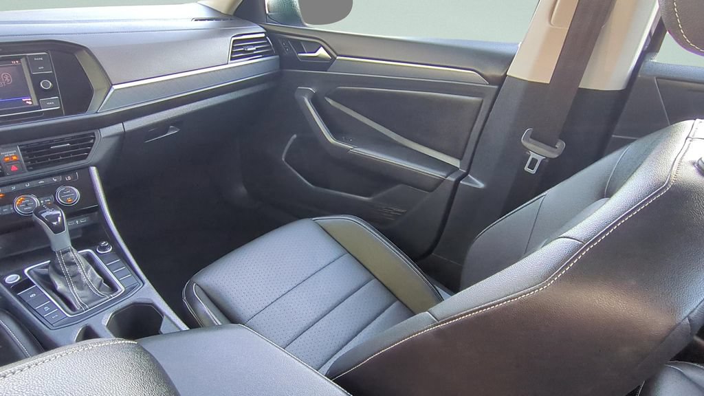 Used 2024 Volkswagen Jetta SE FWD image 12