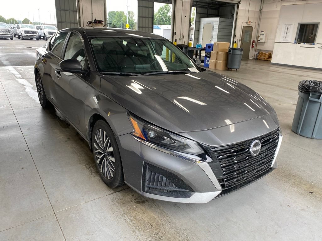 Used 2024 Nissan Altima 2.5 SV