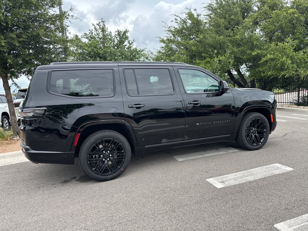 New 2026 Jeep Grand Wagoneer Limited AWD/4WD image 10