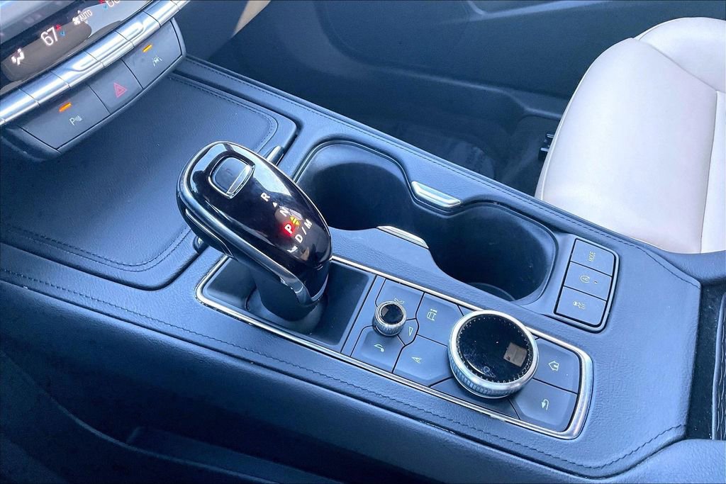 Used 2025 Cadillac XT4 Premium Luxury image 19