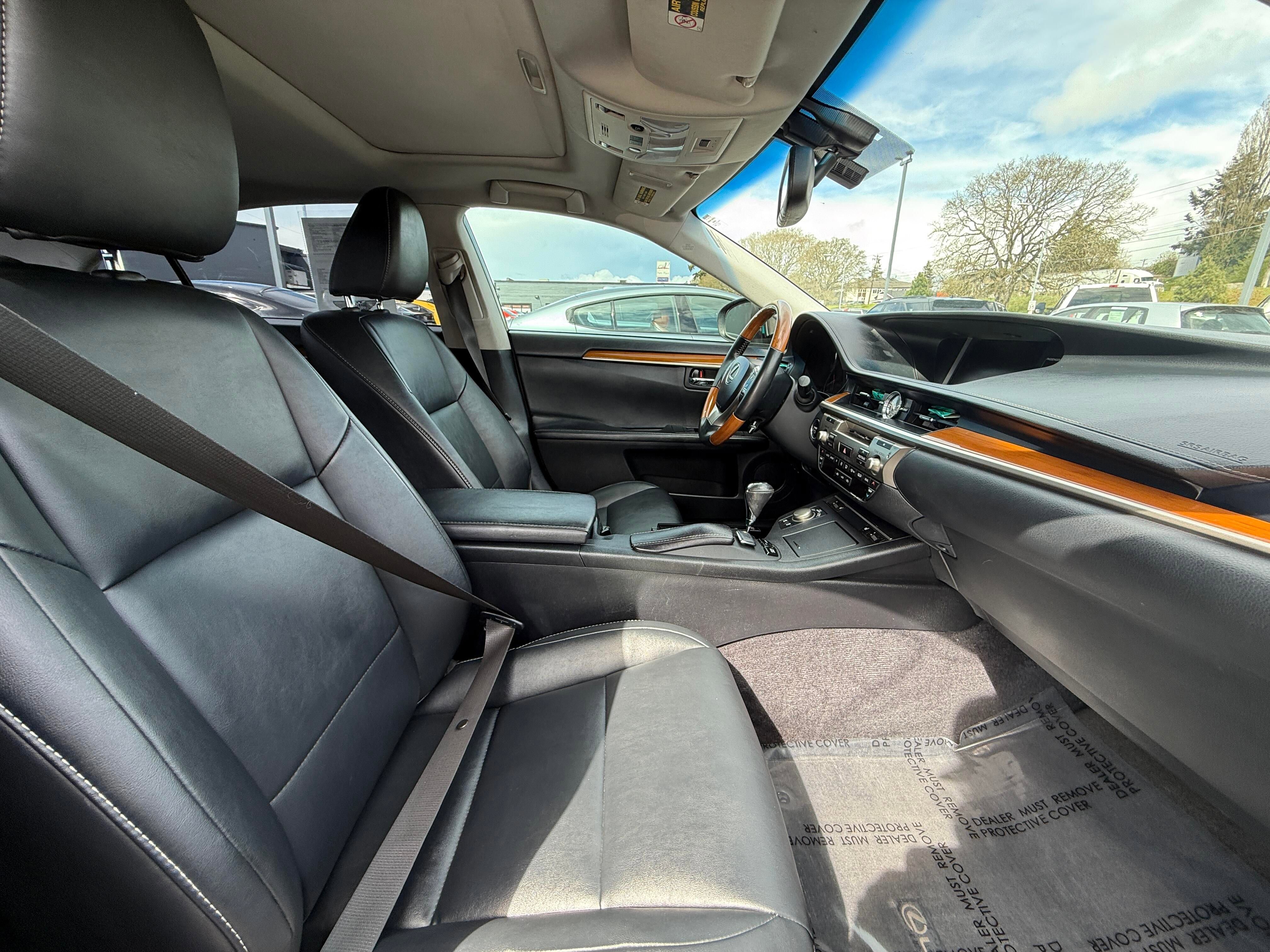 Used 2013 Lexus ES 300h w/ Premium Pkg FWD image 9