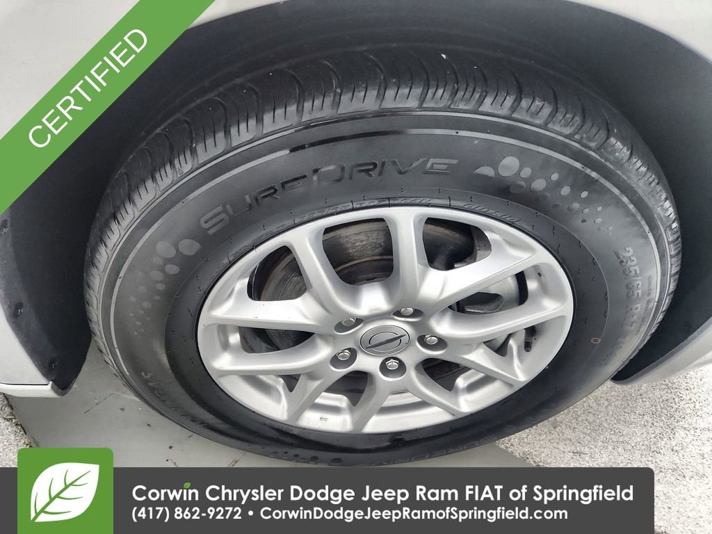 Certified 2023 Chrysler Pacifica Touring-L image 34