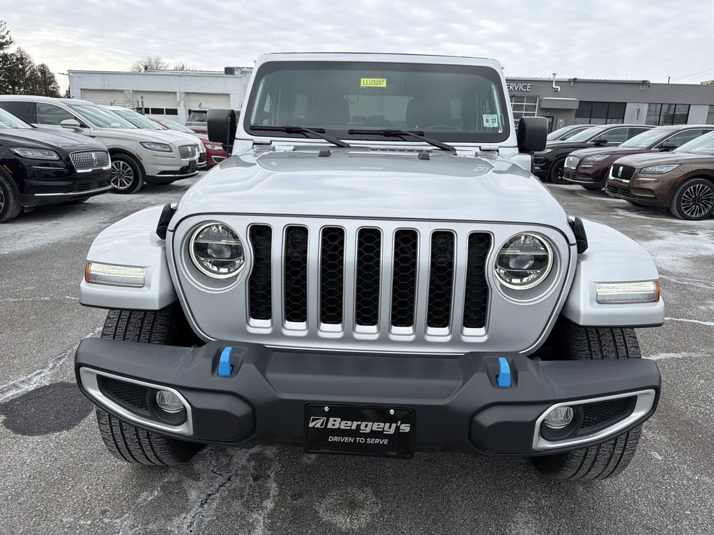 Used 2022 Jeep Wrangler Unlimited Sahara w/ Cold Weather Group AWD/4WD image 9