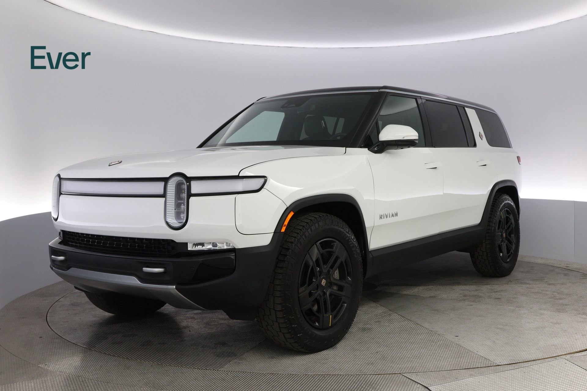 Used 2024 Rivian R1S Adventure image 2