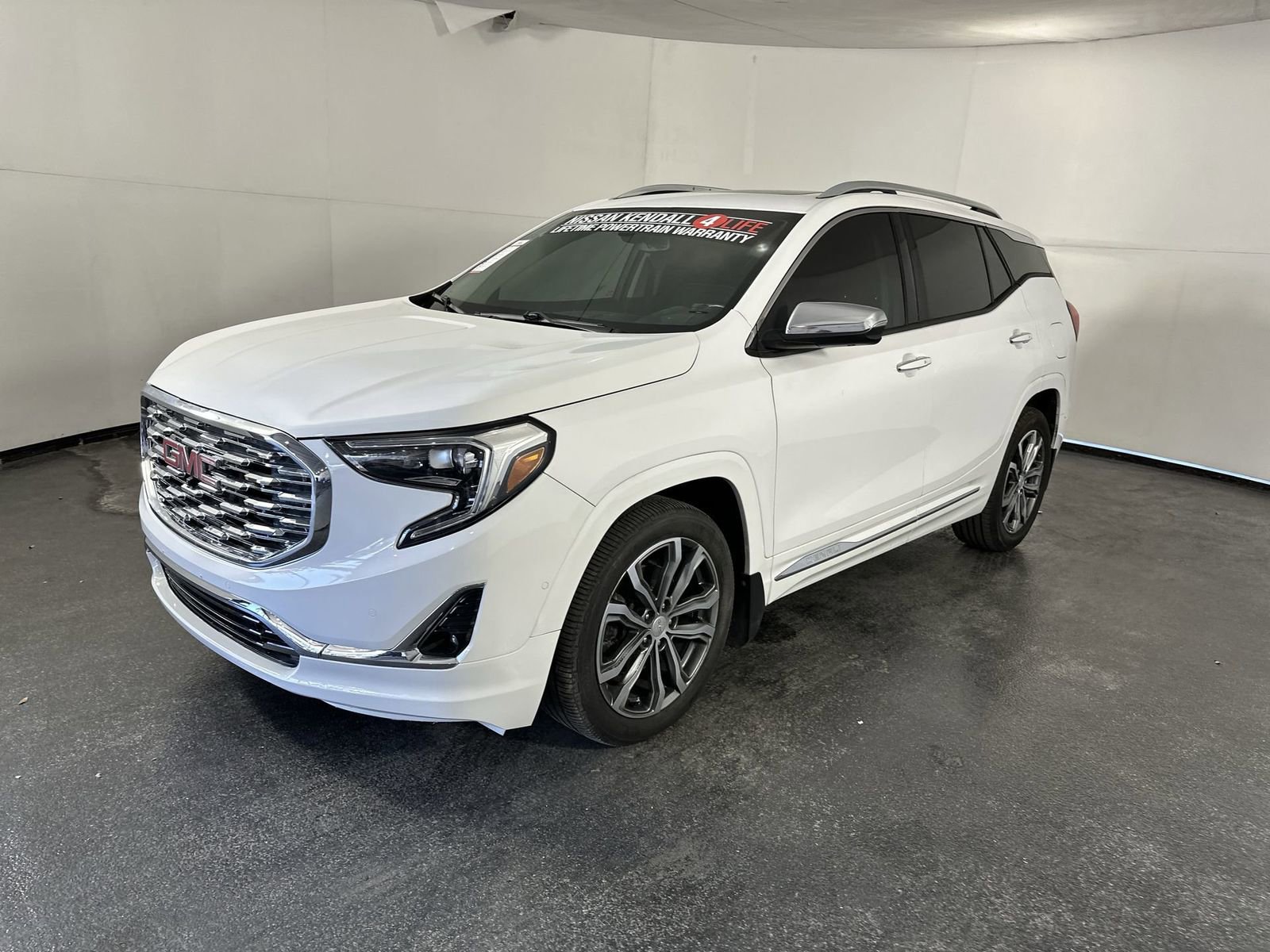 Used 2018 GMC Terrain Denali w/ Advanced Safety Package FWD image 4