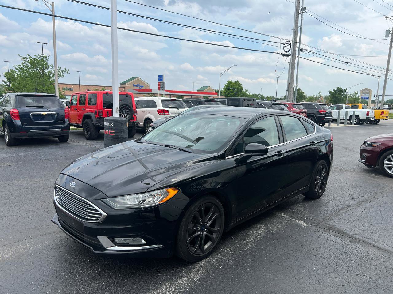 Used 2018 Ford Fusion SE w/ Fusion SE Technology Package FWD image 2