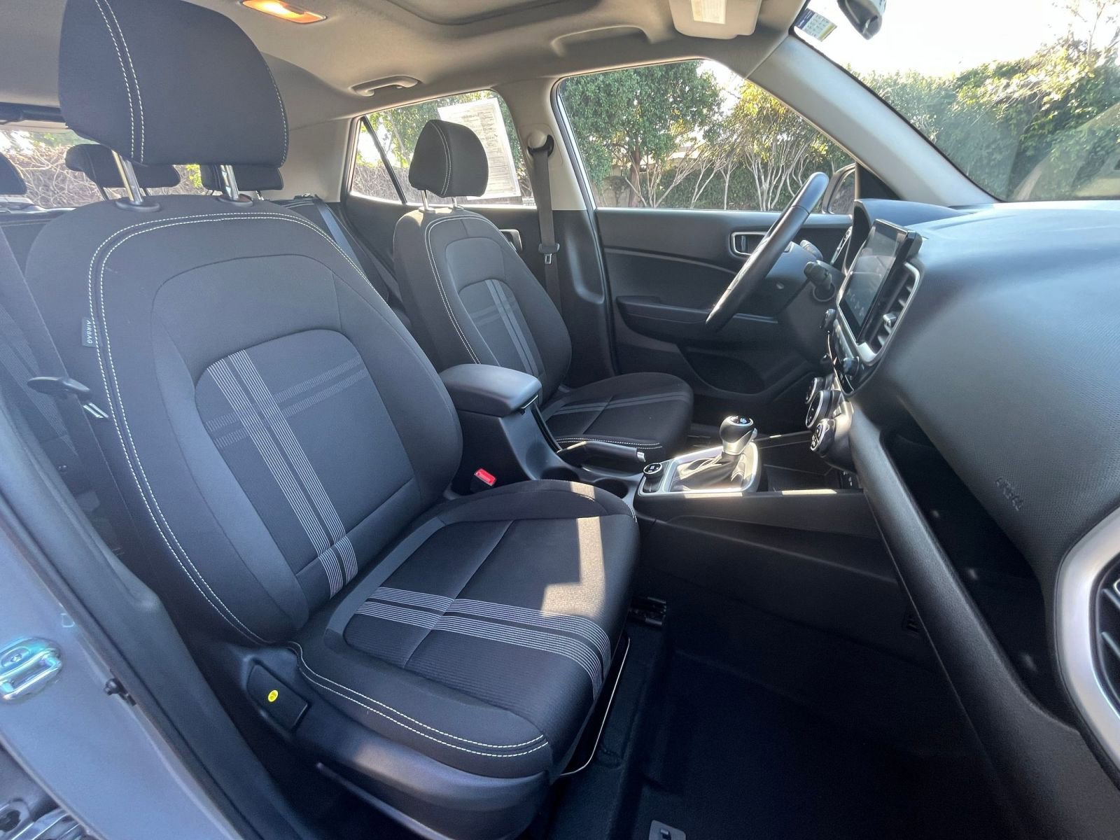 Used 2025 Hyundai Venue SEL image 35