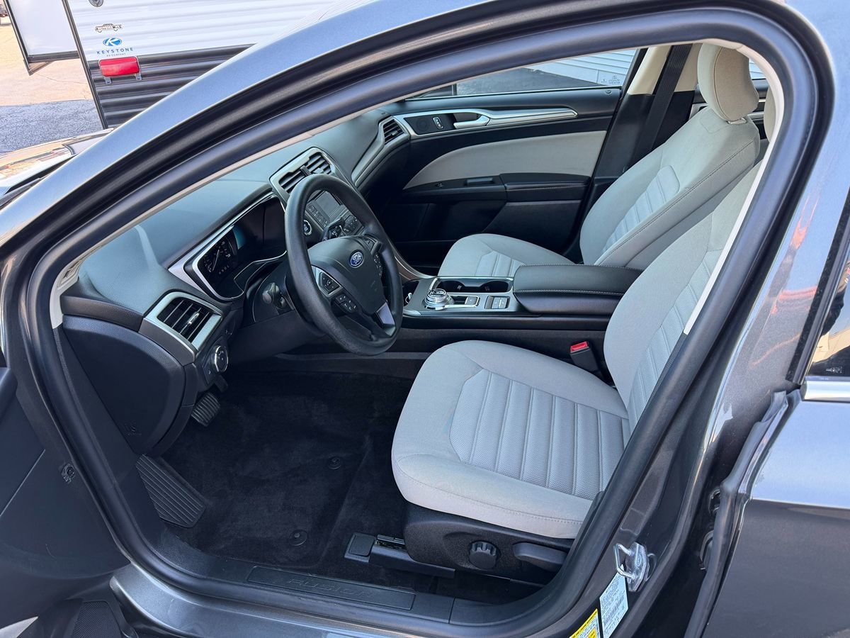 Used 2018 Ford Fusion S FWD image 4