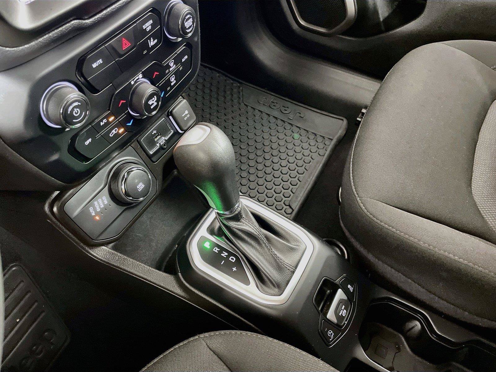 Used 2023 Jeep Renegade Latitude AWD/4WD image 15