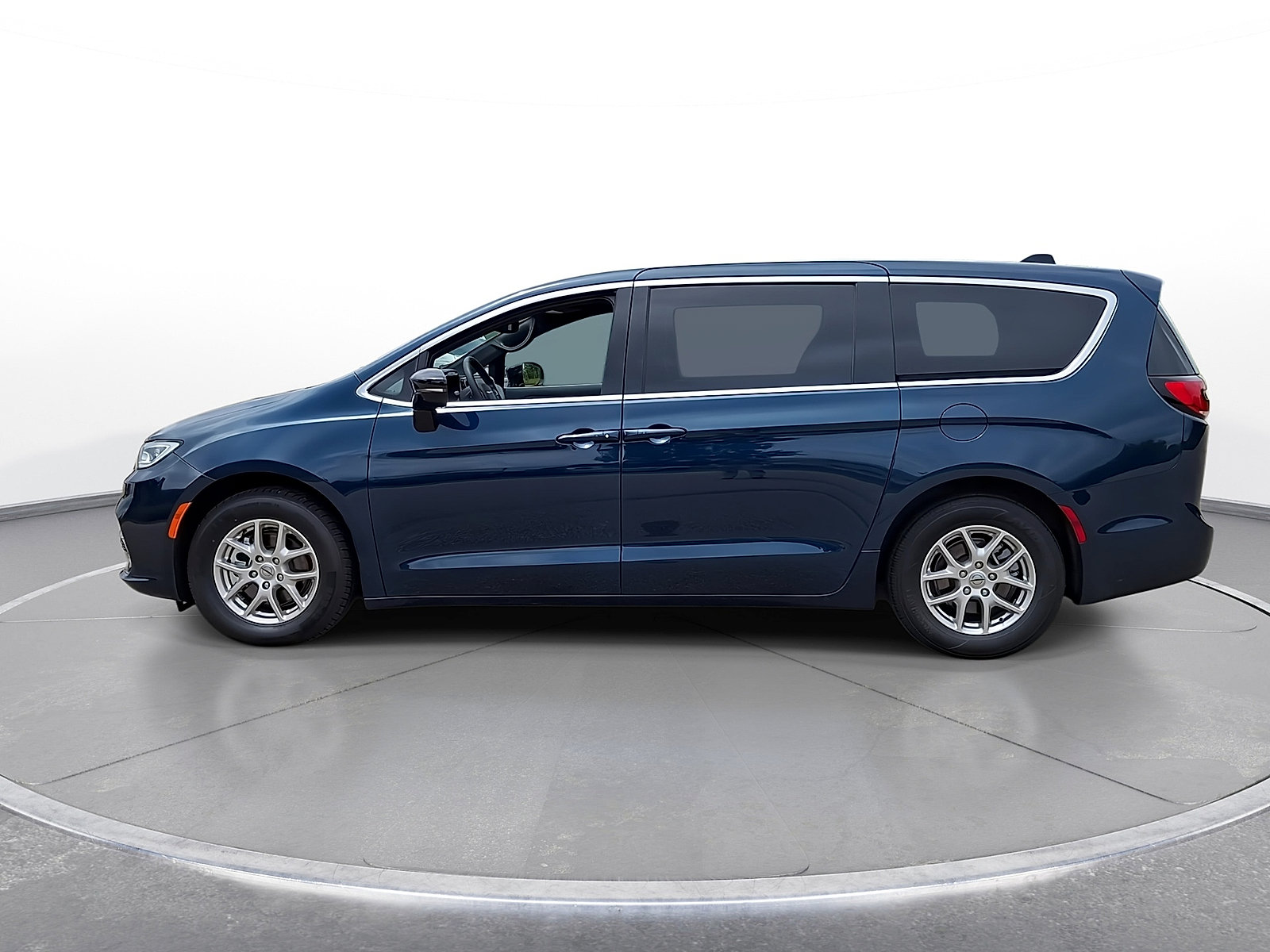 Used 2025 Chrysler Pacifica Select FWD image 5