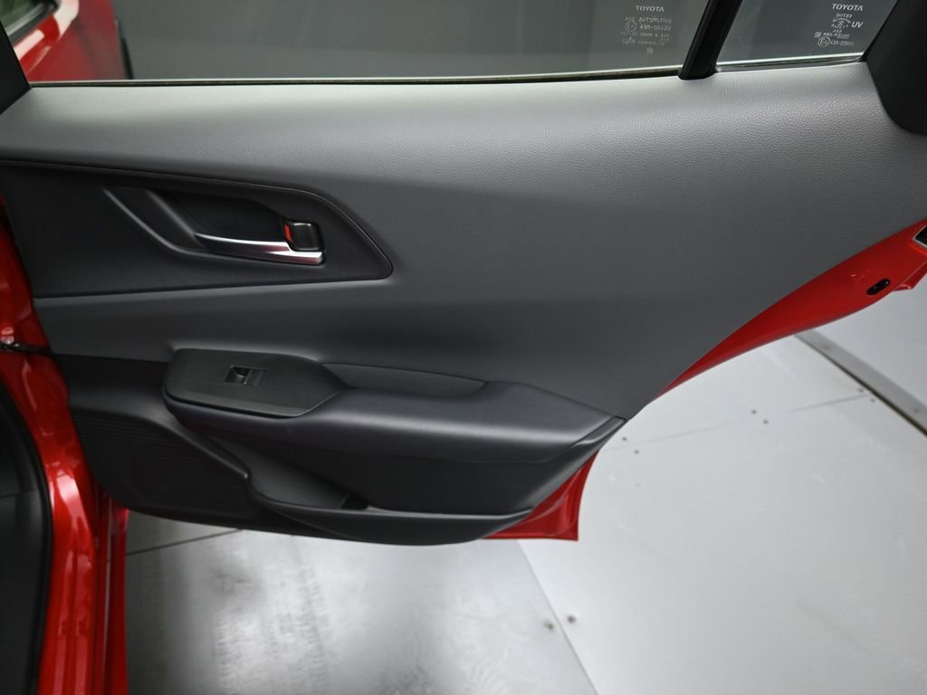 Used 2025 Toyota Prius XLE image 31