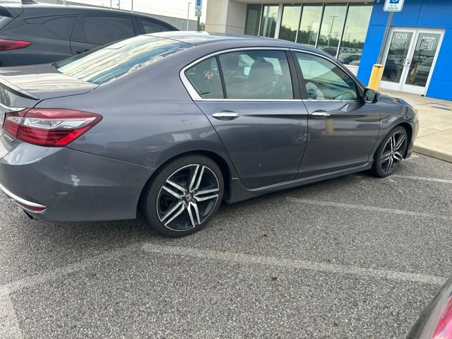 Used 2017 Honda Accord Sport image 3