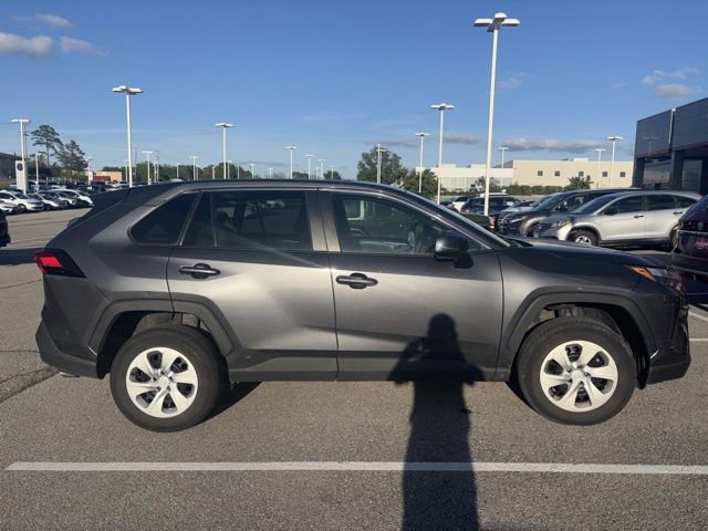Used 2023 Toyota RAV4 LE AWD/4WD image 4