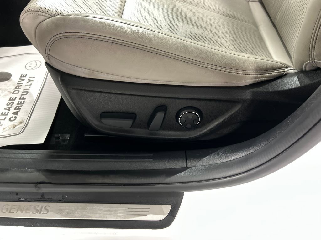 Used 2022 Genesis G70 2.0T image 11