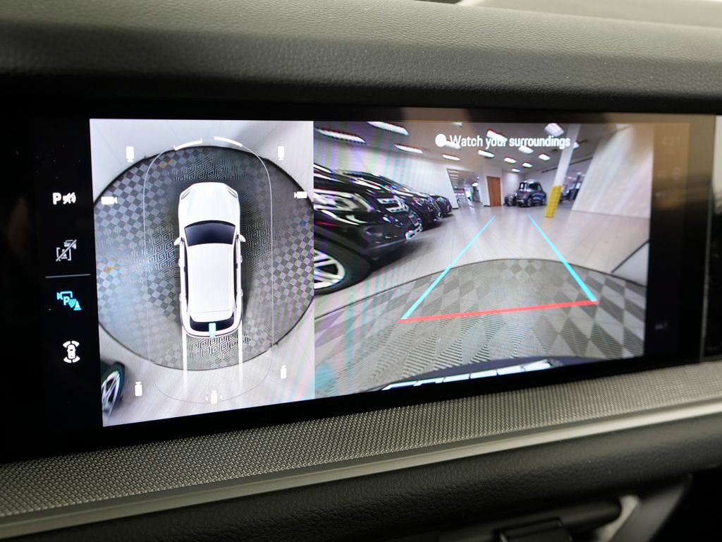 Certified 2026 Porsche Cayenne AWD/4WD image 31