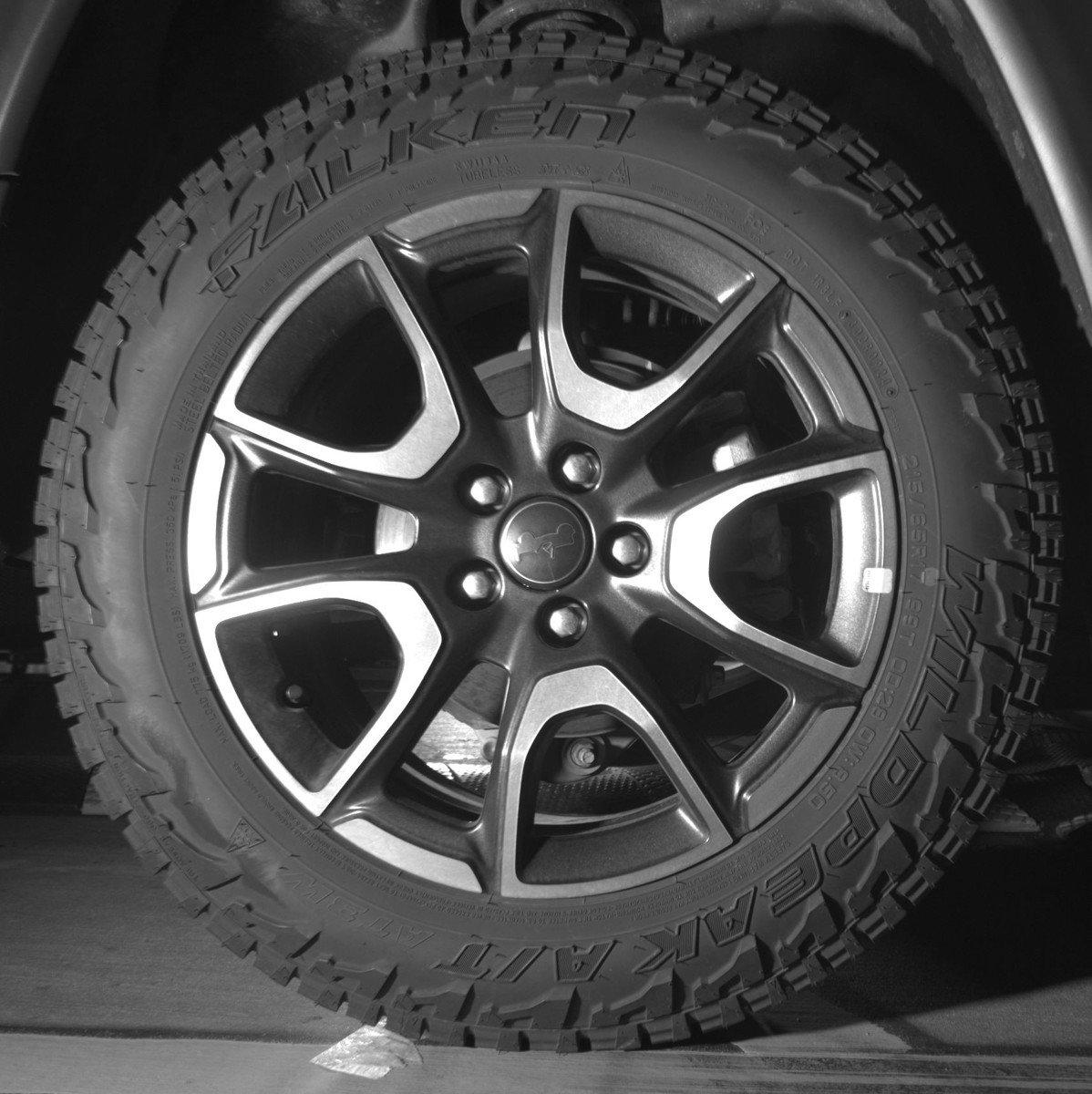 Used 2025 Jeep Compass Trailhawk AWD/4WD image 15