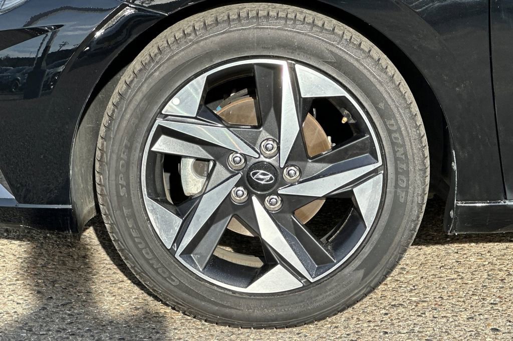 Used 2023 Hyundai Elantra Limited image 26