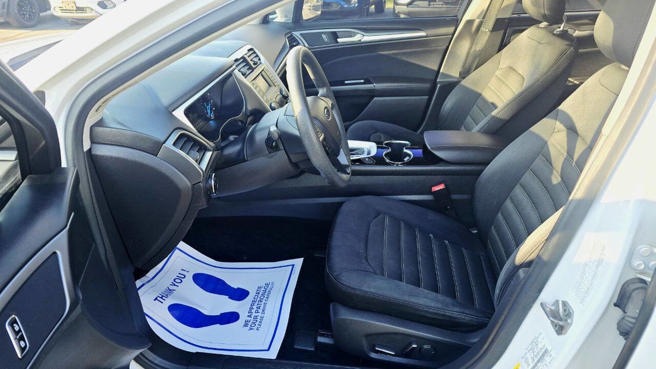 Used 2014 Ford Fusion SE FWD image 10