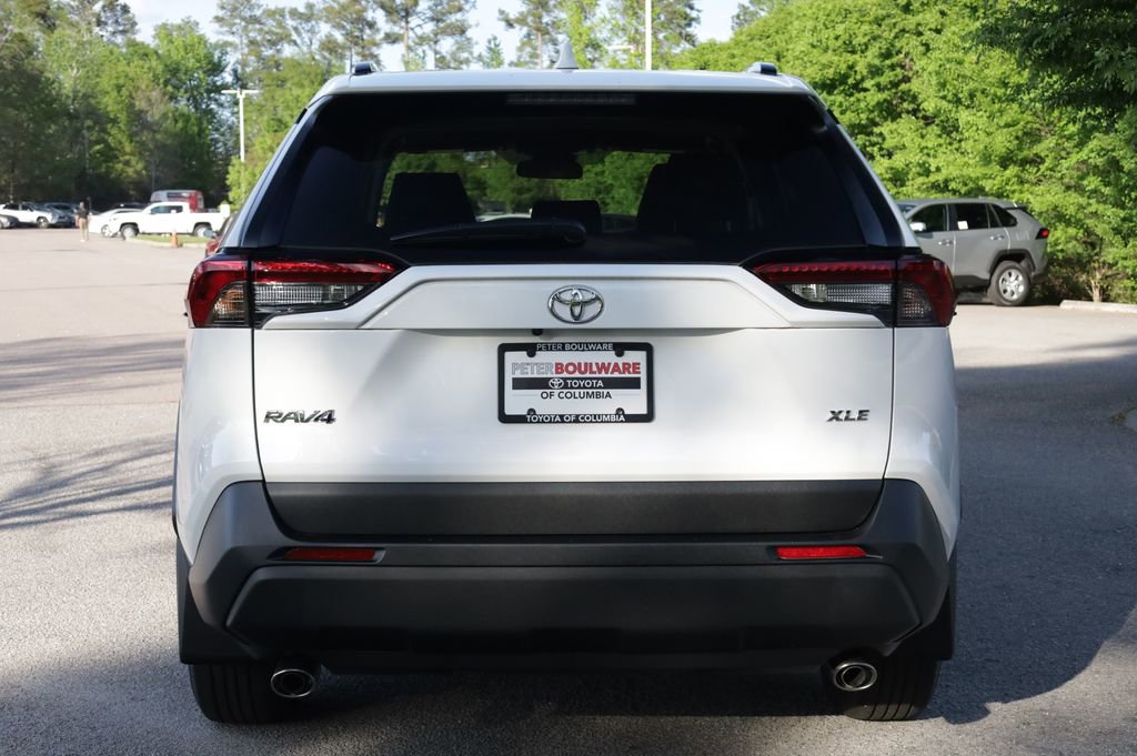 Used 2025 Toyota RAV4 XLE w/ Convenience Package image 5