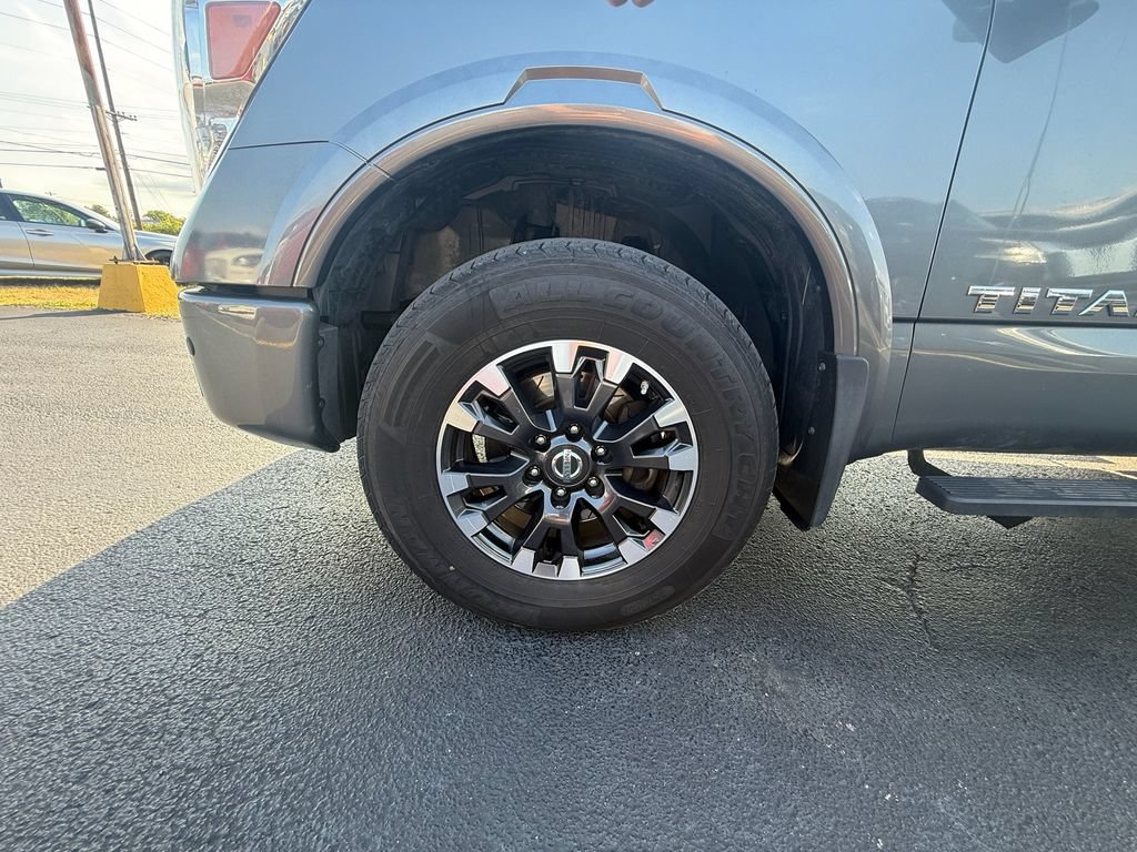 Used 2019 Nissan Titan PRO-4X w/ Pro-4x Convenience Package AWD/4WD image 9