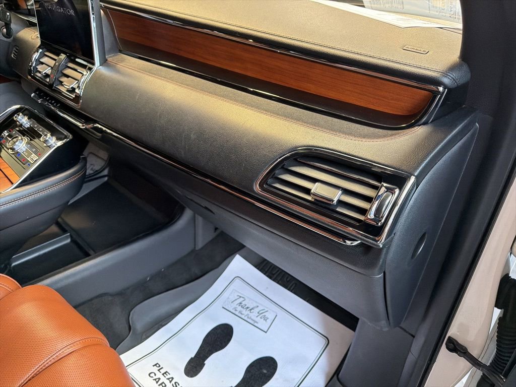 Used 2019 Lincoln Navigator L Reserve image 21