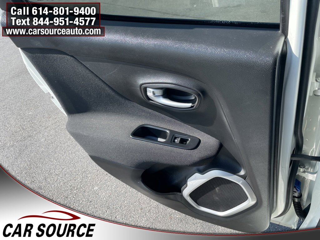 Used 2018 Jeep Renegade Latitude w/ Cold Weather Group image 12