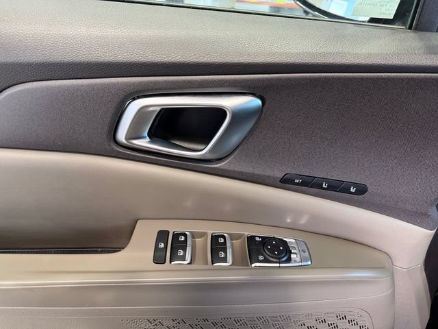 Certified 2025 Kia Carnival EX FWD image 17