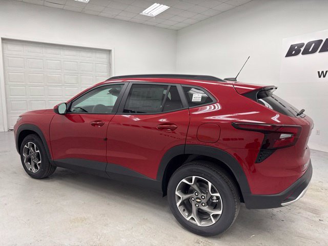 New 2026 Chevrolet Trax LT w/ Sunroof Package FWD image 7