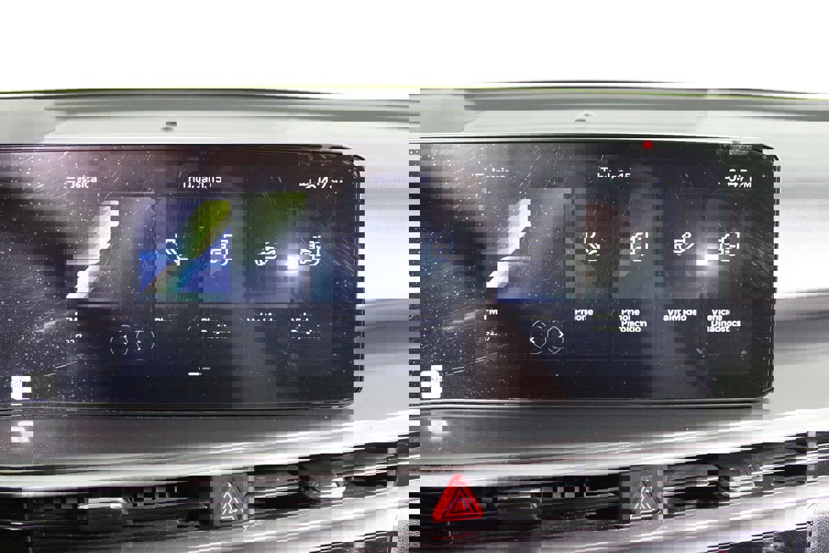 Used 2024 Kia Sorento LX image 13