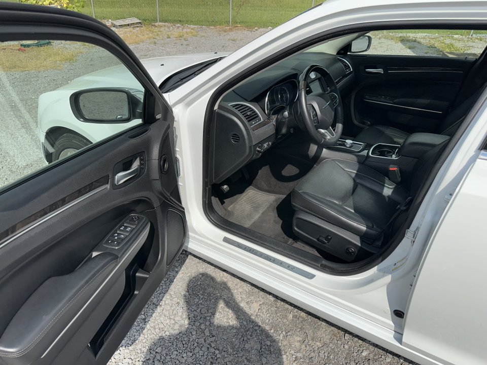 Used 2018 Chrysler 300 Limited w/ Safetytec Plus Group RWD image 14