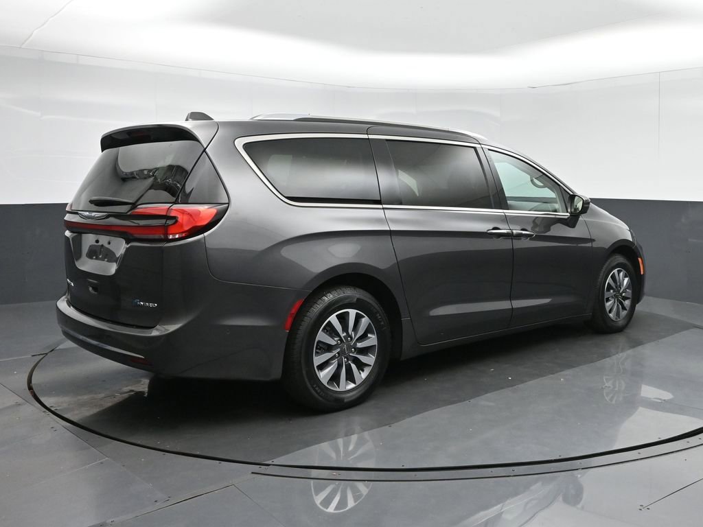 Used 2021 Chrysler Pacifica Touring-L FWD image 7