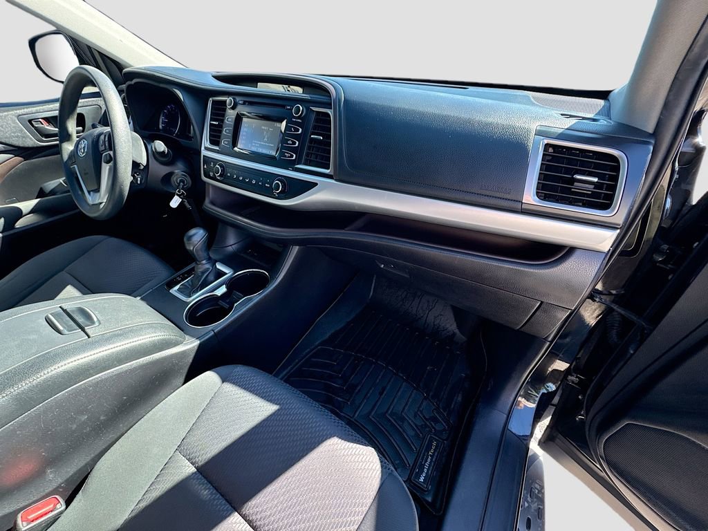 Used 2019 Toyota Highlander LE image 28