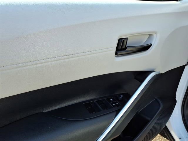 Used 2022 Toyota Corolla Cross LE w/ Moonroof Package image 8