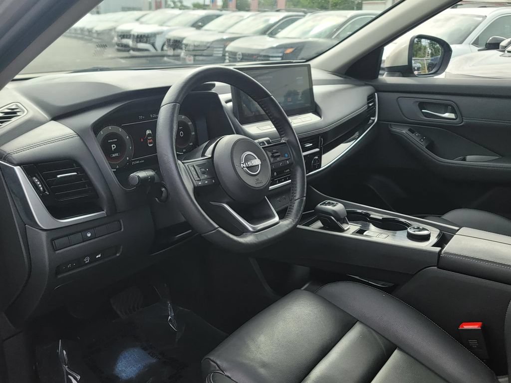 Used 2024 Nissan Rogue SL AWD/4WD image 12