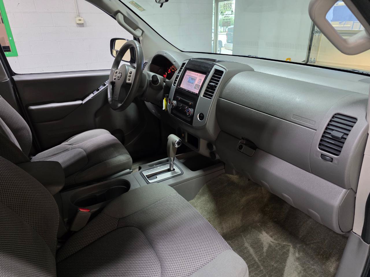 Used 2015 Nissan Frontier SV RWD image 24