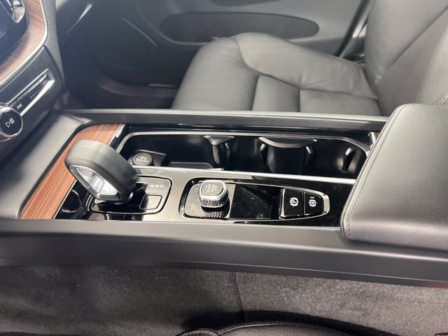 Certified 2024 Volvo XC60 B5 Plus w/ Protection Package Premier AWD/4WD image 19