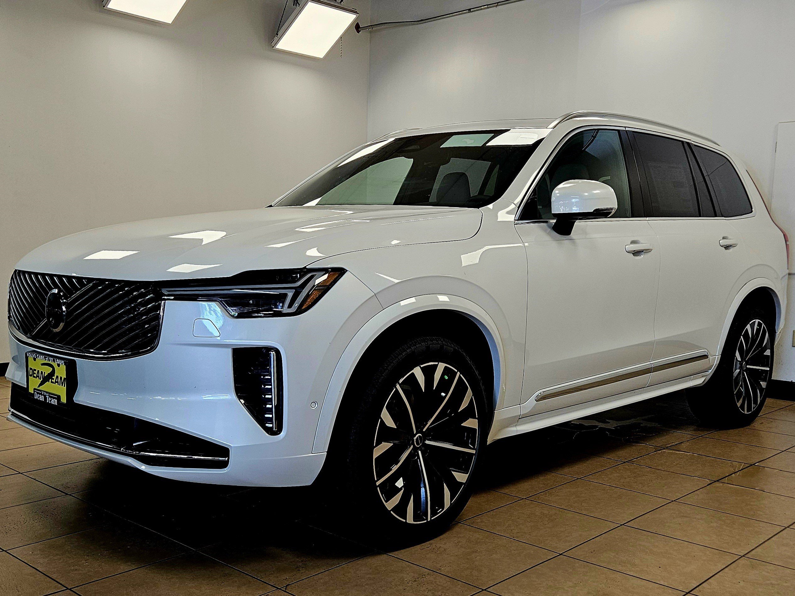 New 2026 Volvo XC90 B6 Plus w/ Protection Package image 4