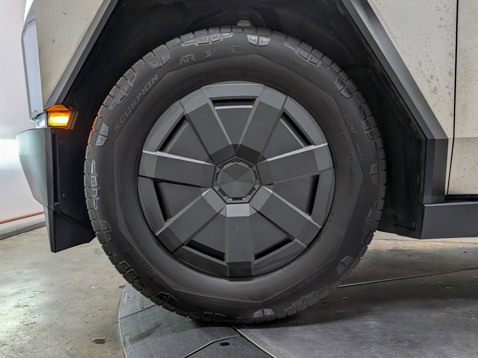 Used 2025 Tesla Cybertruck AWD Crew Cab image 12