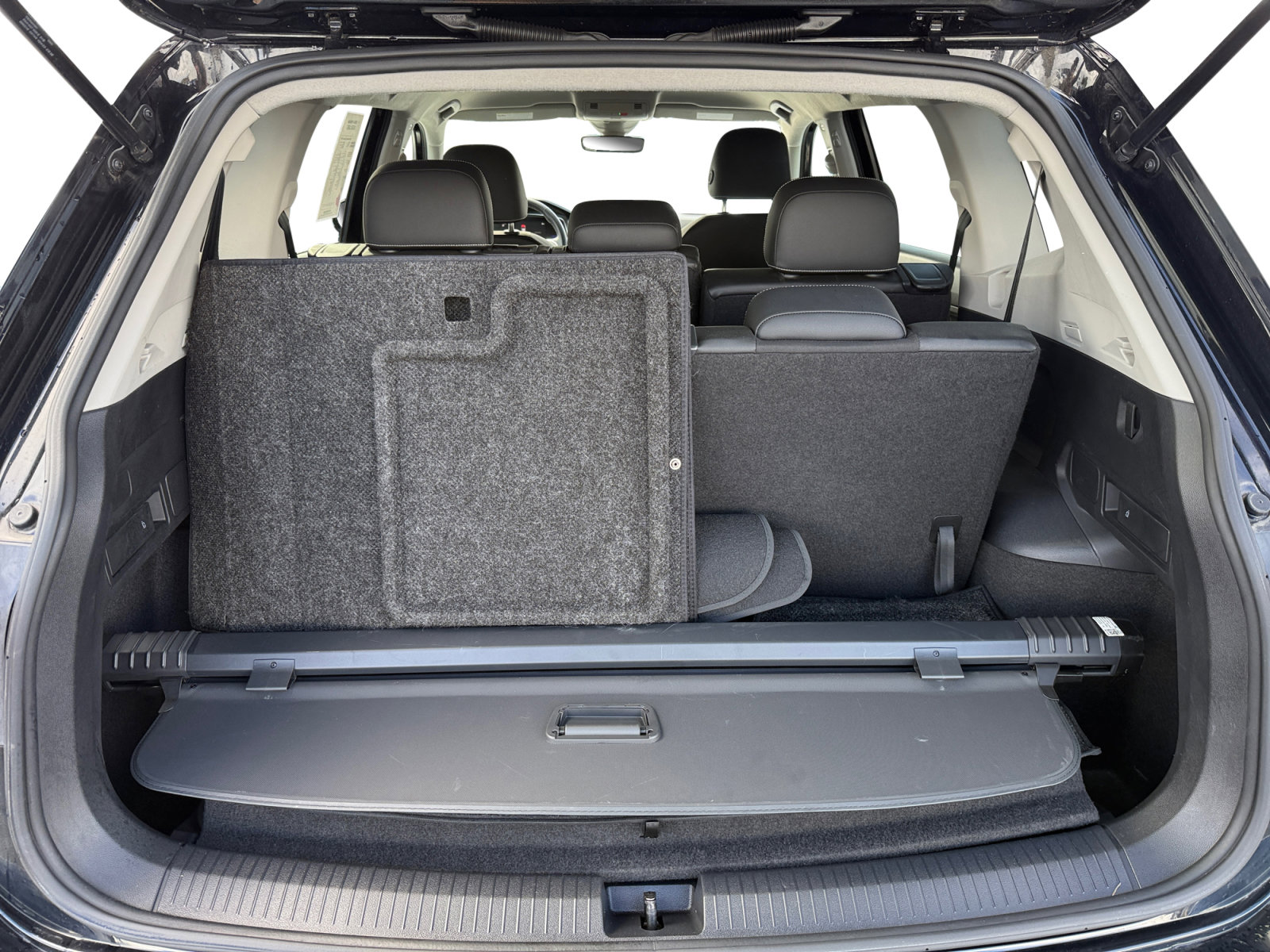 Certified 2023 Volkswagen Tiguan SE image 17