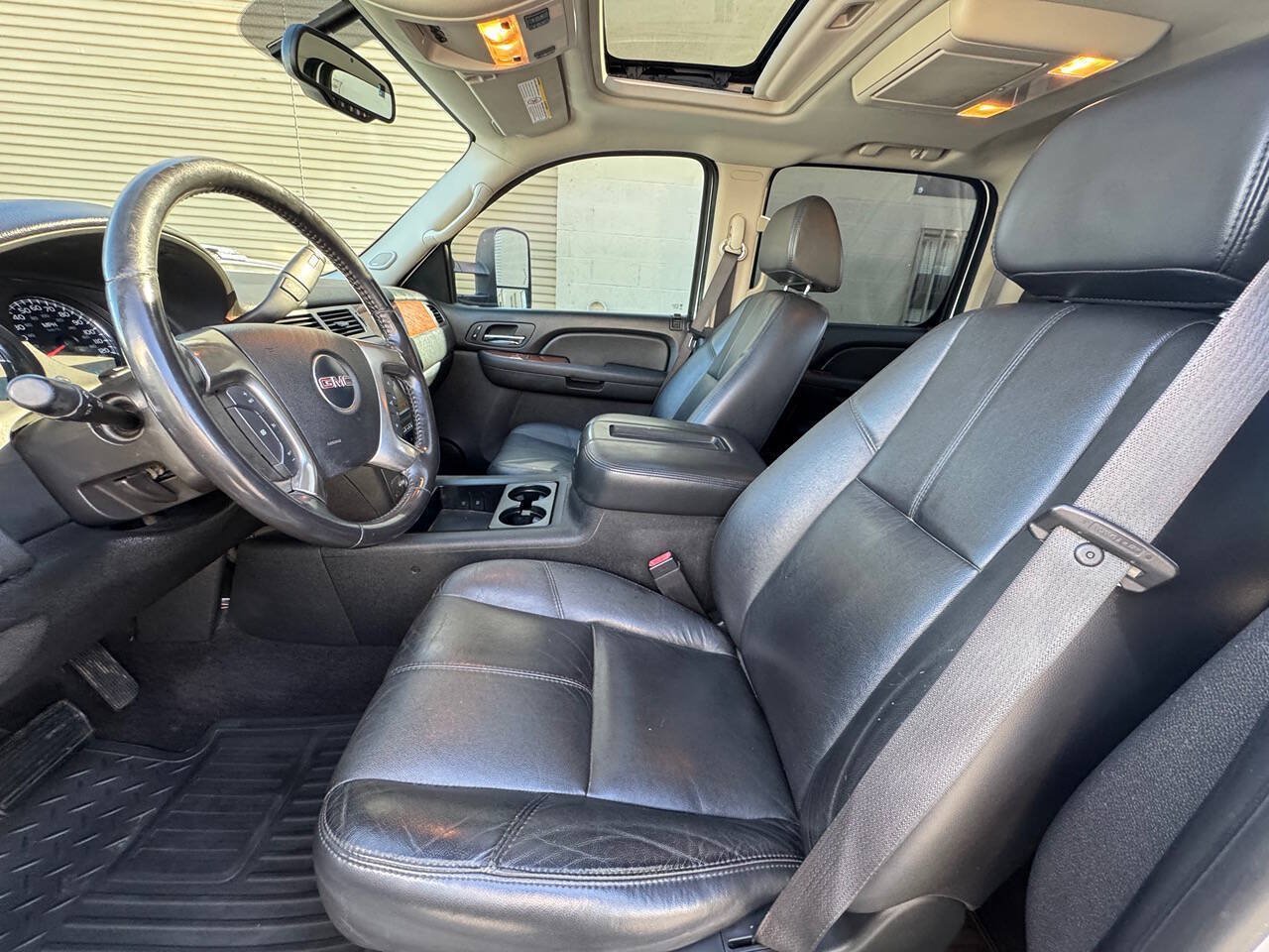 Used 2007 GMC Sierra 3500 SLT w/ Entertainment Package AWD/4WD image 28