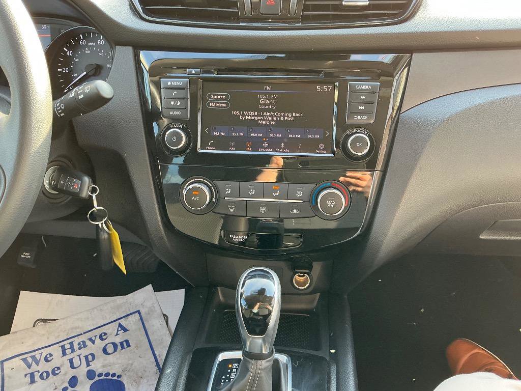 Used 2021 Nissan Rogue Sport S image 15